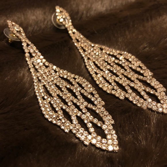 Jeweled 3 inch drop sparkling stunner Eyecatcher✨ - Picture 5 of 12